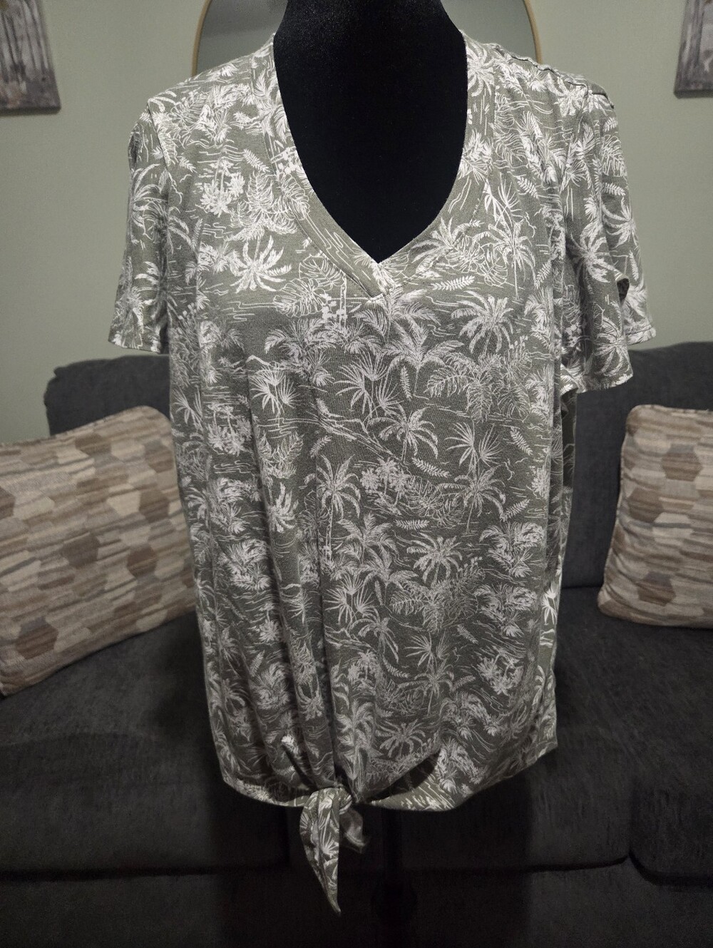 Rue21 Olive & White Tropical V-Neck Front Tie Short Sleeve Top